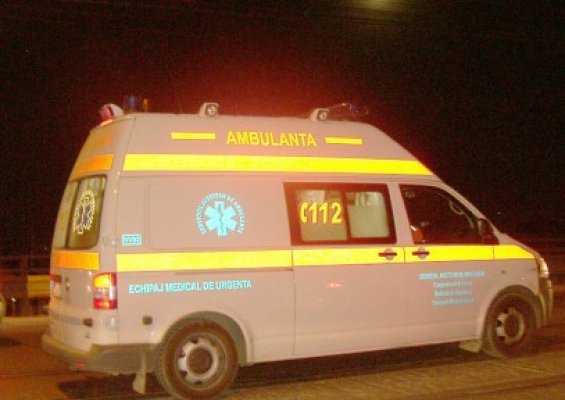 S-a urcat pe un stâlp, în cartierul Columbia şi ameninţă că se aruncă în gol!